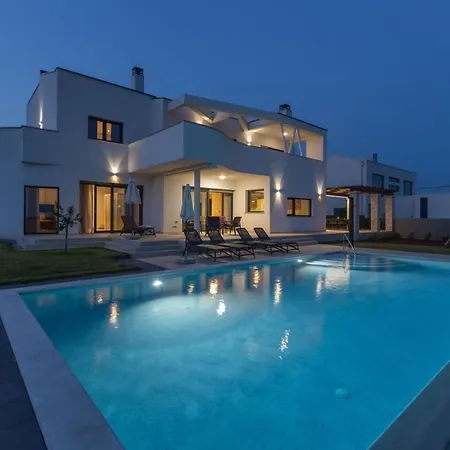 Eleonora Villa *