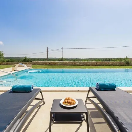 Villa Eleonora Zuzici