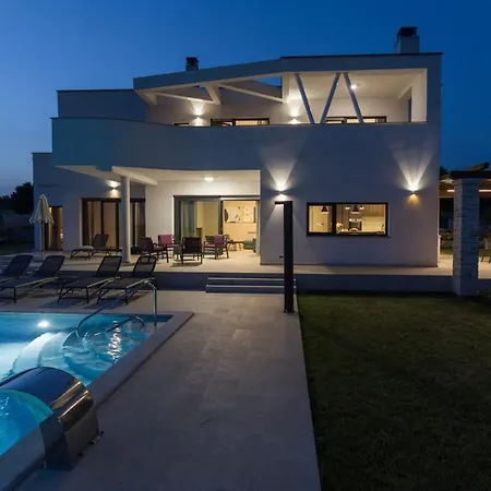 Eleonora Villa *